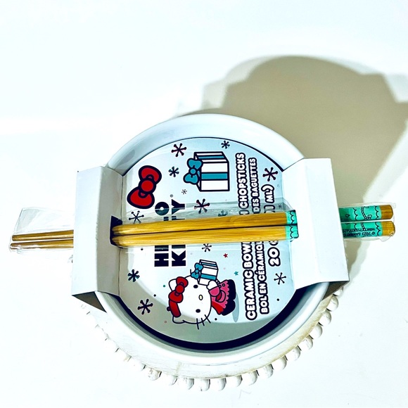 Hello Kitty Christmas Noodle Bowl - Picture 2 of 2